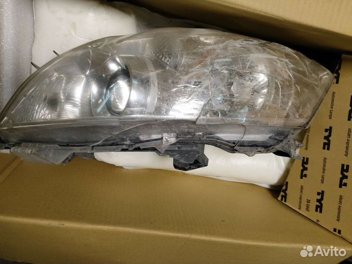 Фара Toyota auris 2012