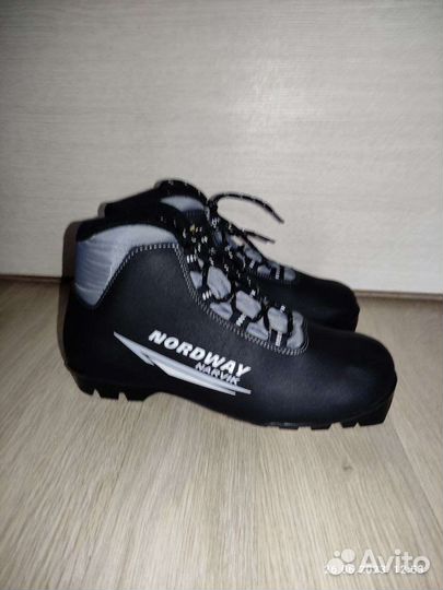 Лыжные ботинки