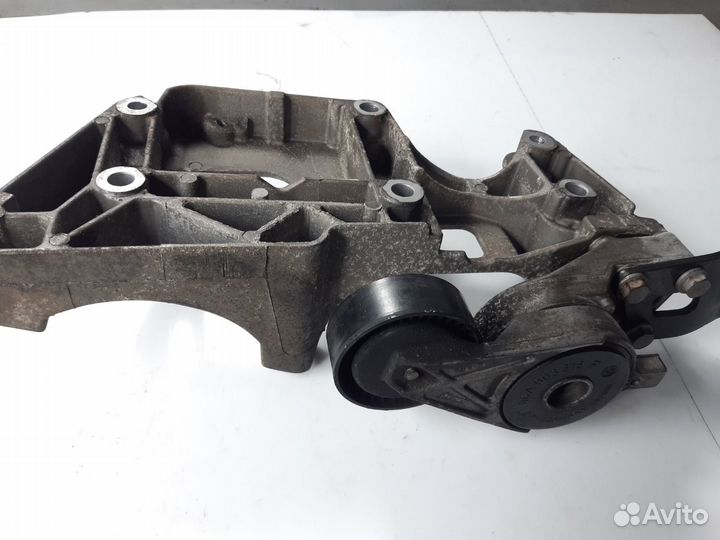 Кронштейн генератора Volkswagen Passat B6 2.0 FSI