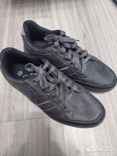 Новые кроссовки 41р