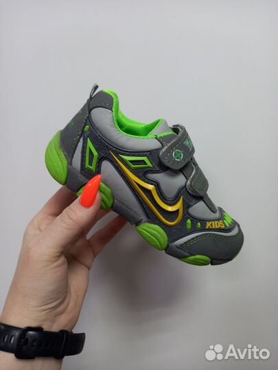 Кроссовки детские новые