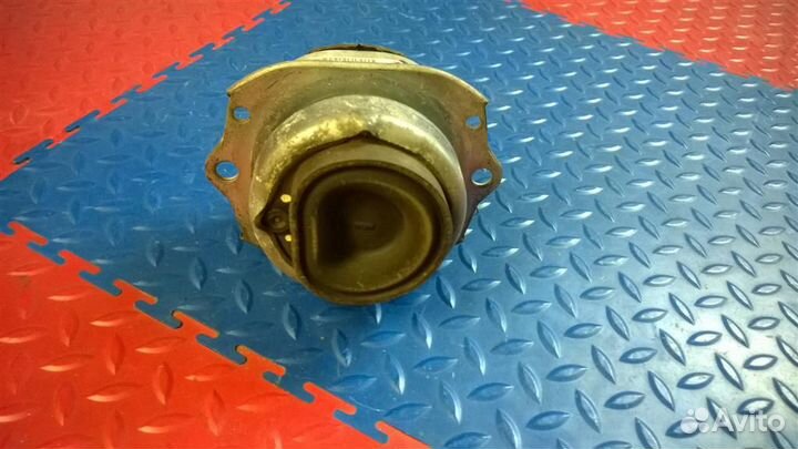 Опора двигателя левая BMW X5 E70