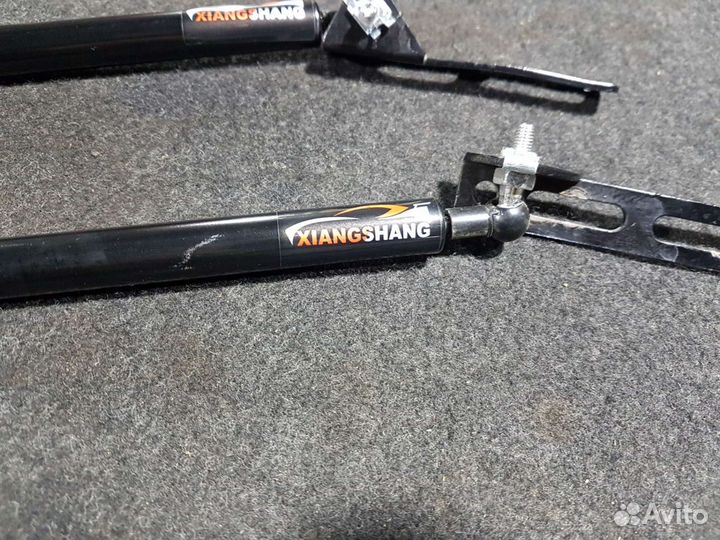 Упор капота Mitsubishi Lancer 10