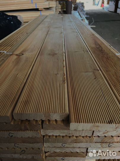 Доски лиственницы 40x170 мм, обработаны для защиты