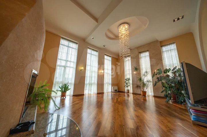 Дом 324 м² на участке 10 сот.