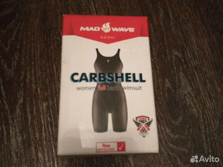 Женский костюм с закрытой спиной