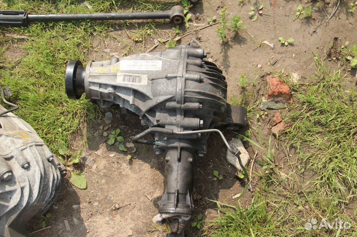 Мерседес мл 350 угловой редуктор. X 164 передний редуктор. Передний редуктор mercedes gl 164. Редукторов gl. Редуктор и раздаточная коробка вектор.