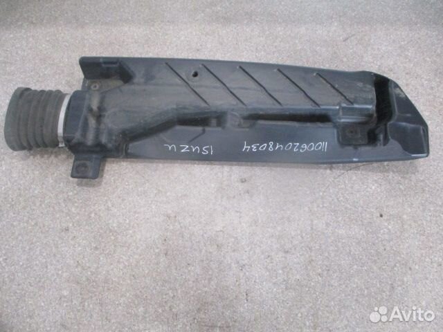Воздуховод isuzu 898061757