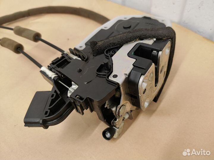 Задний правый замок двери Nissan Almera G15