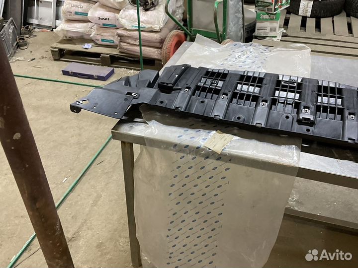 Дефлектор вентиляционный нижний kuga (2012)