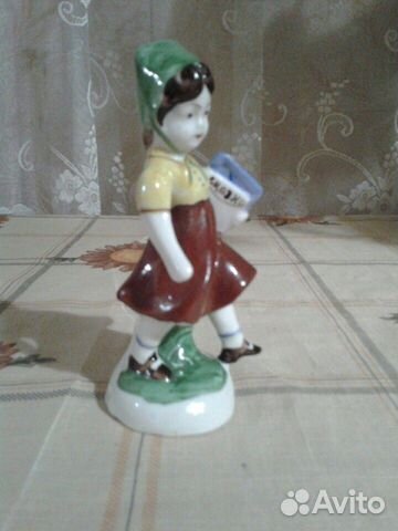 Фарфоровая статуэтка