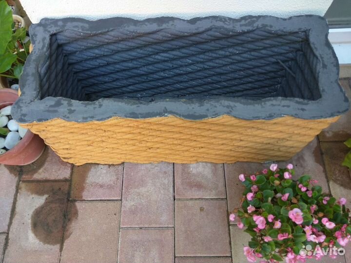 Вазон кашпо из армированного бетона крашенный