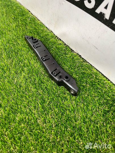 Кронштейн крепления бампера переднего левый Tesla