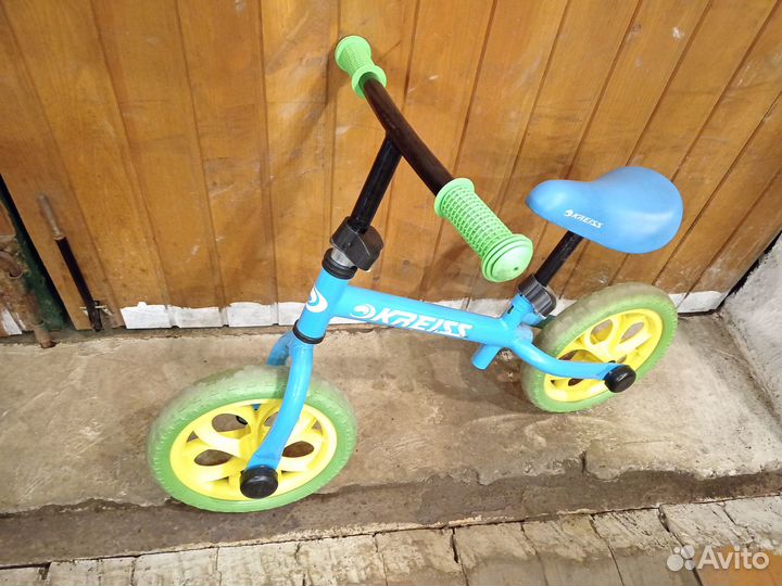 Беговел для малышей бу