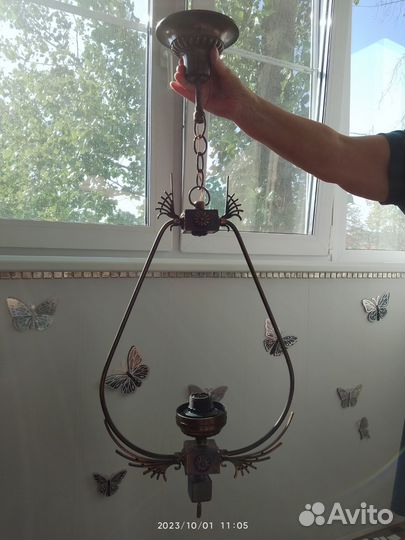 Люстры и бра