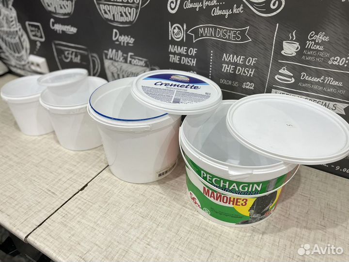 Ведро пластиковое с крышкой