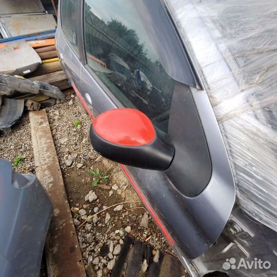Боковое правое зеркало на пежо 206