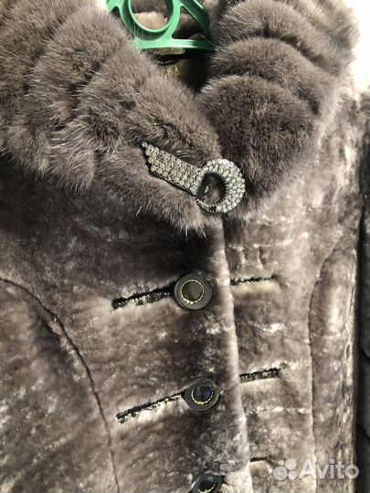 Шуба мутоновая с капюшоном из норки