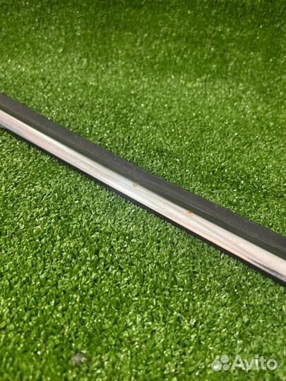 Молдинг стекла задний правый Lexus Gx470 120