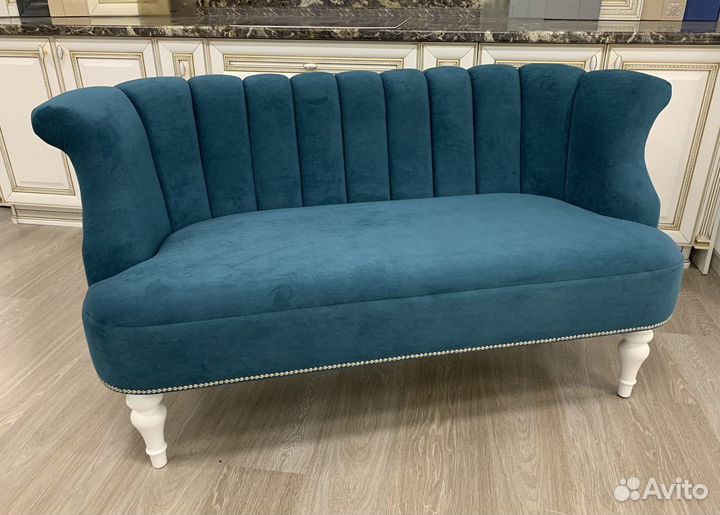 Диван интерьерный