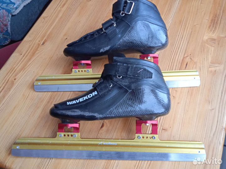 Ботинки с коньками для шорт-трека