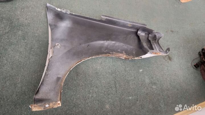 Передний крыло Renault Logan