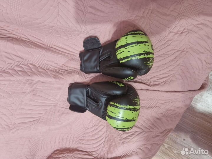 Боксерские перчатки 10oz