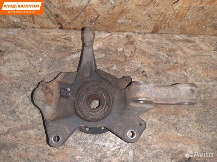 Кулак передний левый Renault Megane 3