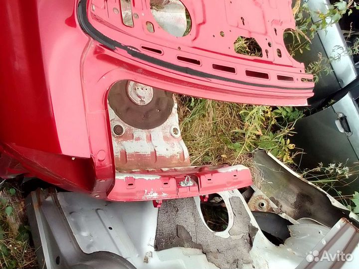 Крыло заднее левое шевроле авео т250 красного ц