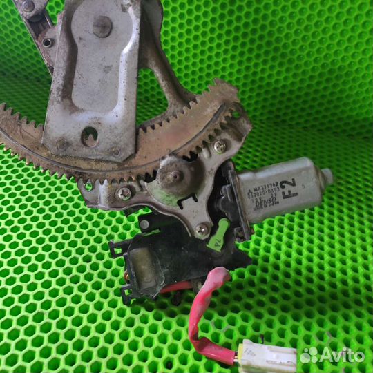 Стеклоподъемник паджеро пинин перед