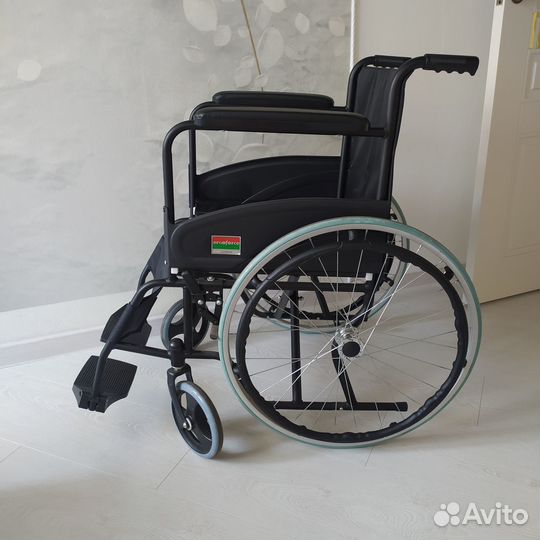 Инвалидная коляска (почти новая)