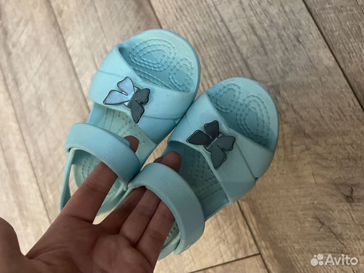 Босоножки, сандалии для девочки crocs c9