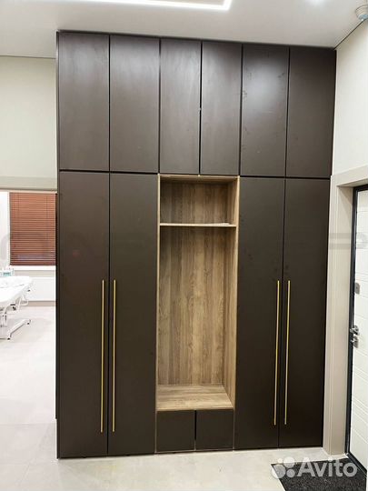 Шкаф распашной