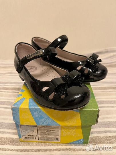 Туфли белые и черные для девочки р. 27