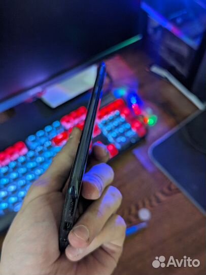 Samsung Galaxy A70, 8/128 ГБ