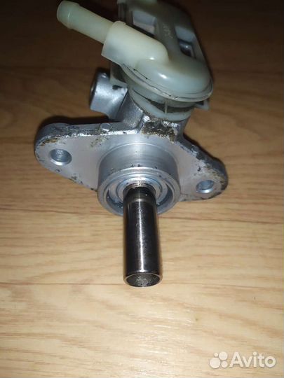 Главный тормозной цилиндр Mitsubishi Grandis