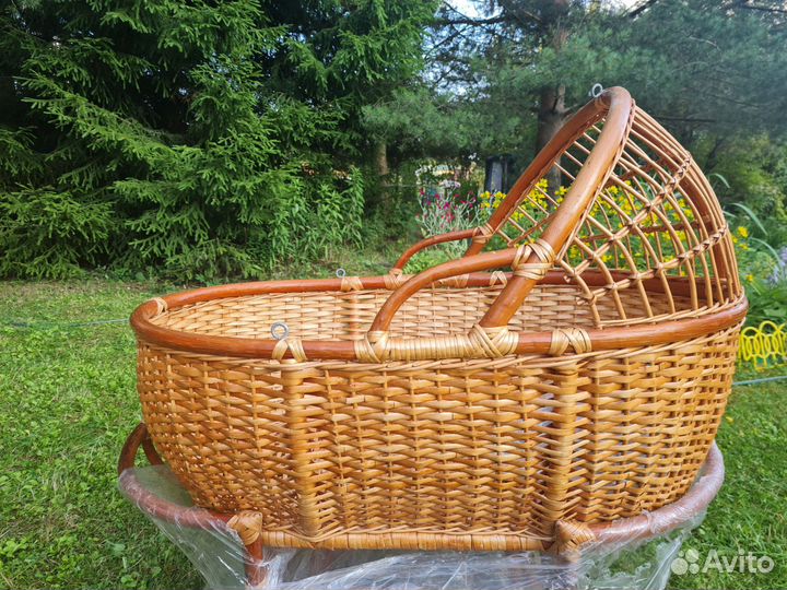 Колыбель плетеная на подставке (лоза)