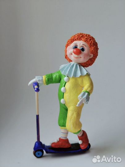 Ватная ёлочная игрушка Клоун на самокате