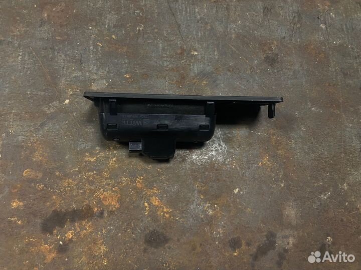 Кнопка/ручка открывания багажника