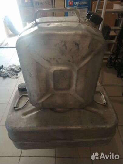 Канистры металлические 20 литров