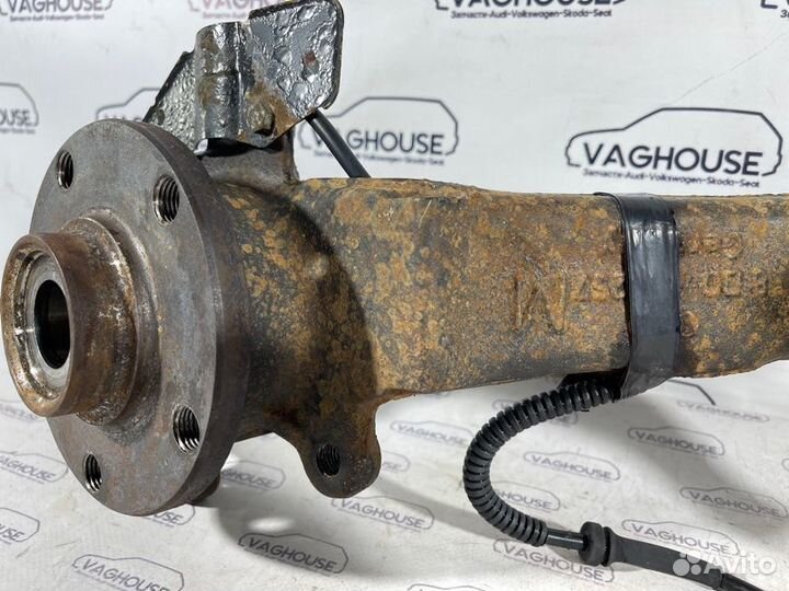 Кулак поворотный передний левый Audi A4 B5 8D2 1.6