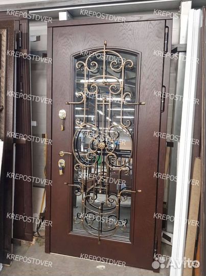 Дверь входная уличная