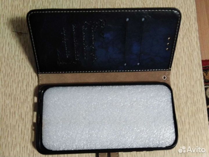 Чехол на телефон