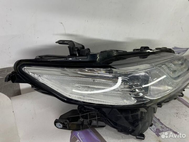 Фара передняя правая Toyota Camry V70