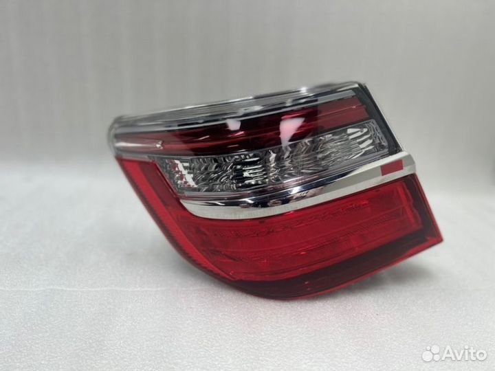 Фонарь наружный задний левый Toyota Camry V55