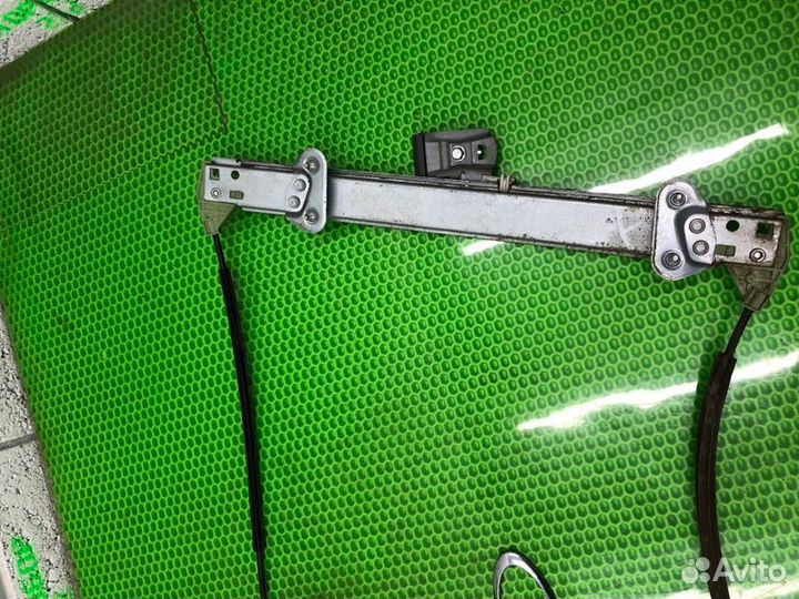 Стеклоподъёмник передний правый LADA Гранта седан