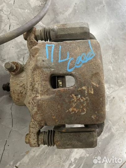 Суппорт тормозной передний левый Kia Ceed JD