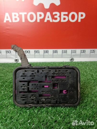 Разъём блока предохранителей Volkswagen Passat B6