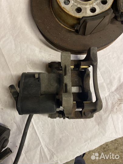 Задний суппорт с электро ручником passat b6 b7 cc