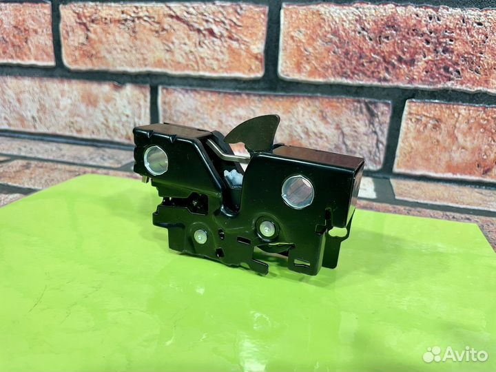 Замок капота нижний volkswagen polo